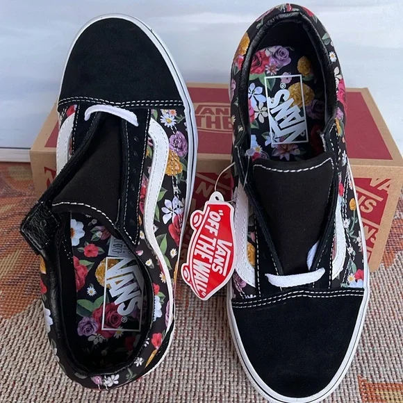 Vans WMNS Old Skool
(Lux Floral) Digi Floral/
VN0A38G1U5H
Sneakers - Picture 12 of 16